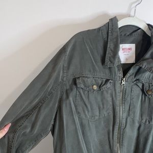 🦋Army Green Zip up jacket!